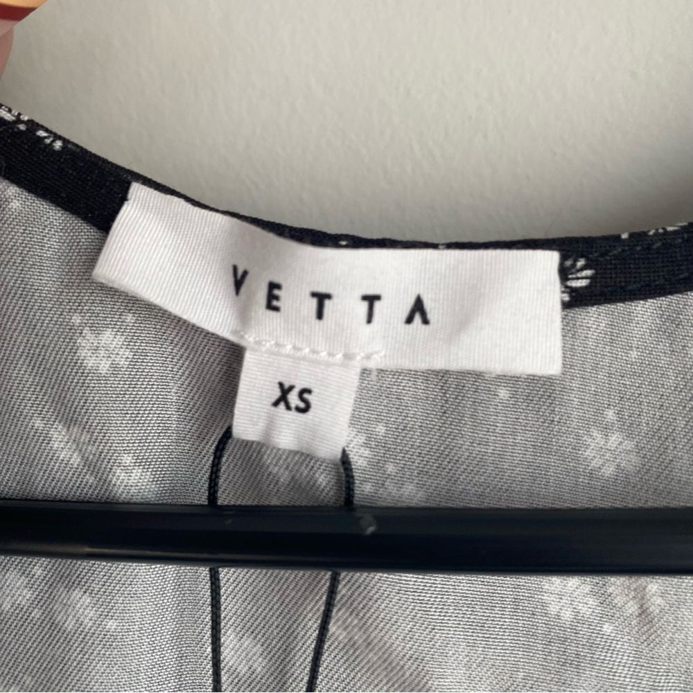 VETTA Capsule The Short Wrap Dress Black Ditzy Floral XS NWT - Picture 2 of 6